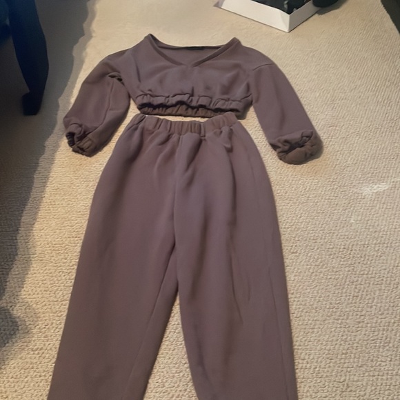 shein sweat set with cropped shirt and high rise sweatpants - Picture 2 of 4